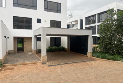 6 Bed Townhouse with En Suite in Kyuna