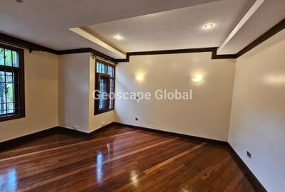 4 Bed House with En Suite in Spring Valley - 2