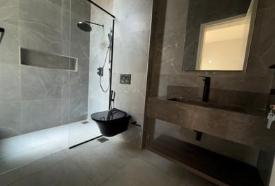 5 Bed Townhouse with En Suite in Runda - 4