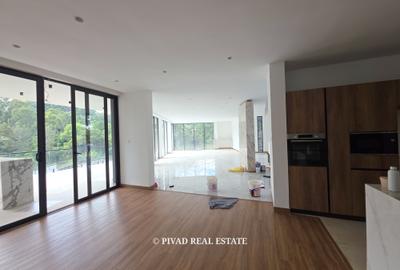 5 Bed House with Garden in Nyari - 4