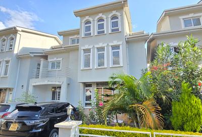 5 Bed Townhouse with En Suite at Lavington Green - 3