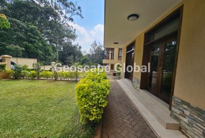 5 Bed House with En Suite in Lavington - 2