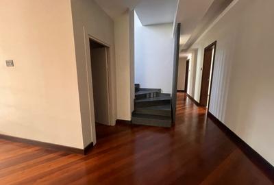 4 Bed House with En Suite in Karen - 2