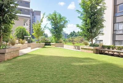 3 Bed Apartment with En Suite at Riverside Drive 65 - 3