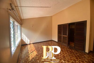 3 Bed Townhouse with Garden in Brookside - 4