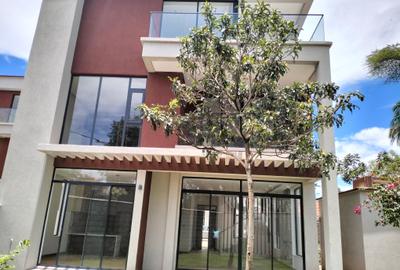 5 Bed Townhouse with En Suite in Lavington