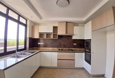 3 Bed Apartment with En Suite at Riverside Drive - 3