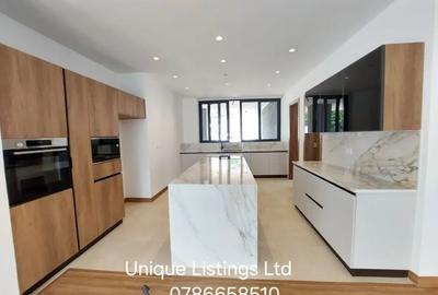 5 Bed House with En Suite in Nyari - 4