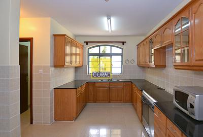 3 Bed Apartment in Riverside - 3