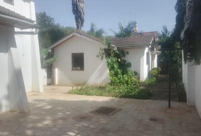5 Bed House with En Suite in Runda - 3