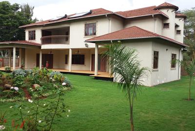 5 Bed House with En Suite at Flem Tree - 2