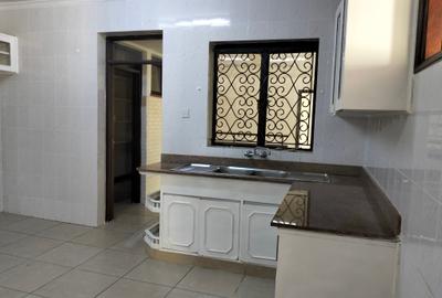 5 Bed Townhouse with En Suite in Nyari - 3
