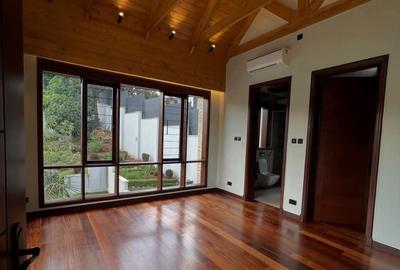 5 Bed Townhouse with En Suite in Runda - 4