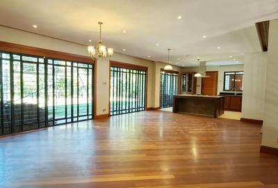 5 Bed Villa with En Suite in Lake View - 2