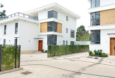5 Bed Townhouse with En Suite in Lavington - 2