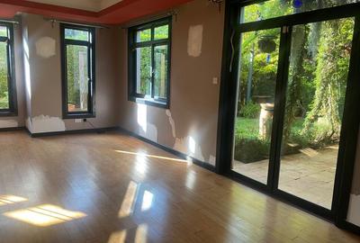 5 Bed Townhouse with En Suite in Lavington - 3