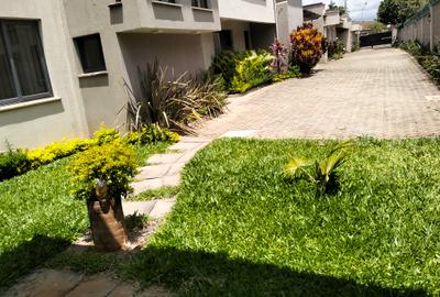 6 Bed Townhouse with En Suite in Lavington - 3