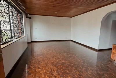 5 Bed Villa with En Suite at Ole Dume Road - 2