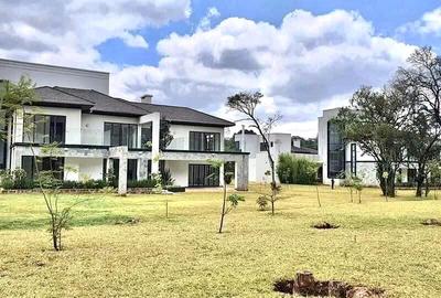 5 Bed Villa with En Suite at Ololua - 2