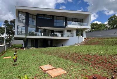 5 Bed Townhouse with En Suite in Nyari
