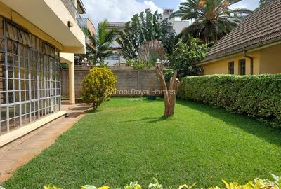 5 Bed Townhouse with En Suite in Lavington - 4