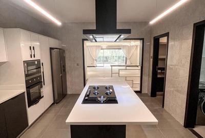 3 Bed Apartment with En Suite in Riverside