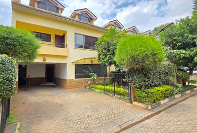 5 Bed Townhouse with En Suite at Lavington Green - 3