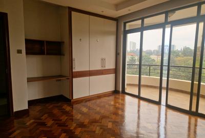 4 Bed Apartment with En Suite in Riverside - 3