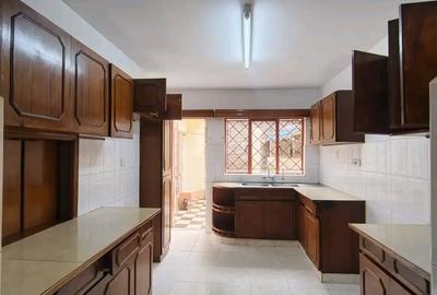 4 Bed Townhouse with Swimming Pool in Kileleshwa
