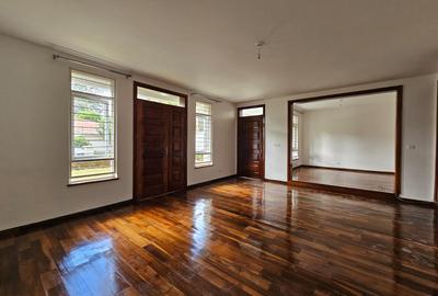 5 Bed Townhouse with En Suite at Lavington - 2