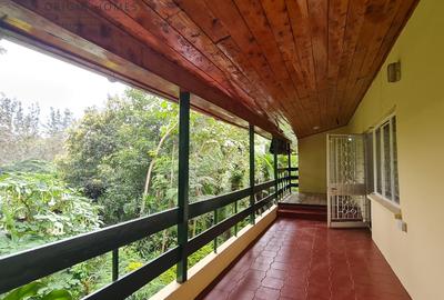 5 Bed House with En Suite at Lavington