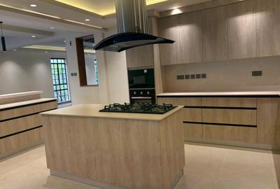 4 Bed Townhouse with En Suite in General Mathenge - 4
