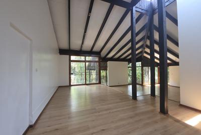 4 Bed House with En Suite in Lake View - 4