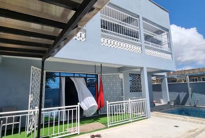 6 Bed House with En Suite at Braeburn - 3