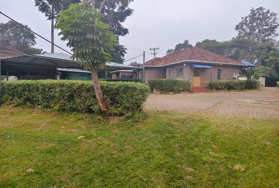 Commercial Property with Parking in Lavington