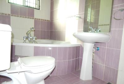 3 Bed Apartment with En Suite at Links Road - 3