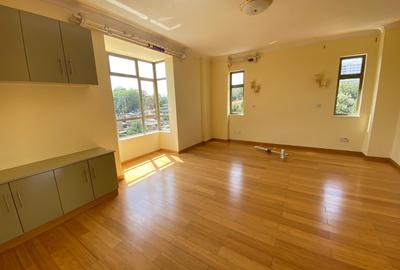 3 Bed Apartment with En Suite in Kilimani - 4