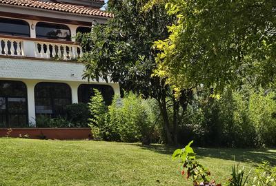 5 Bed House with En Suite in Runda - 4