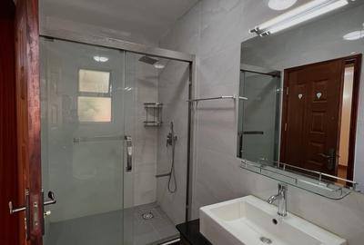 5 Bed Townhouse with En Suite at Lavington - 3