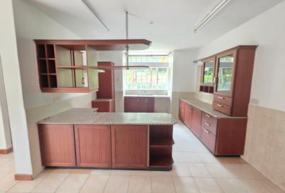 5 Bed Townhouse with En Suite at Rossylin Lone Tree - 4