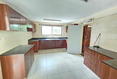 4 Bed Townhouse with En Suite in Kilimani - 3