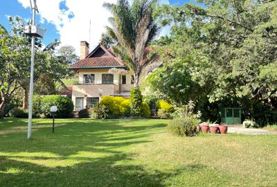 5 Bed Villa with En Suite in Spring Valley