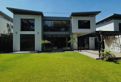 5 Bed Townhouse with En Suite in Runda