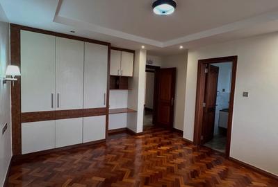 4 Bed Apartment with En Suite at Riverside Drive - 3