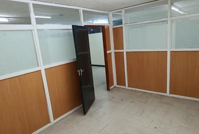 710 ft² Commercial Property with Service Charge Included at Baricho Road - 4