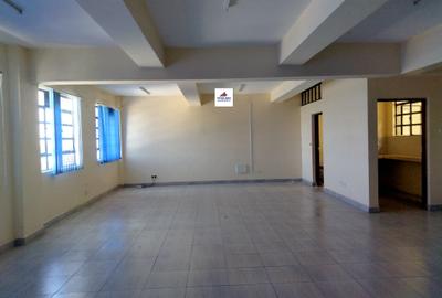 7,450 ft² Warehouse with Fibre Internet in Industrial Area - 2