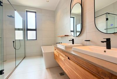 4 Bed Apartment with En Suite in Loresho - 4
