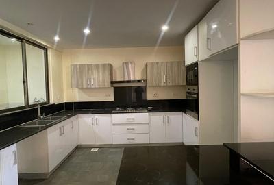 4 Bed Apartment with En Suite at Othaya Road - 3