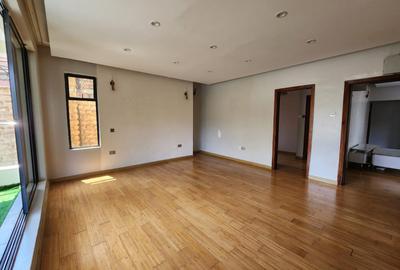5 Bed Townhouse with En Suite in Lavington - 3