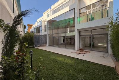 5 Bed Townhouse with En Suite in Lavington - 2